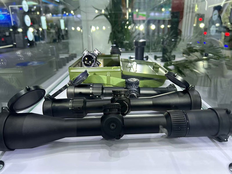 激埃特槍瞄鏡頭展品 激埃特槍瞄鏡頭展品