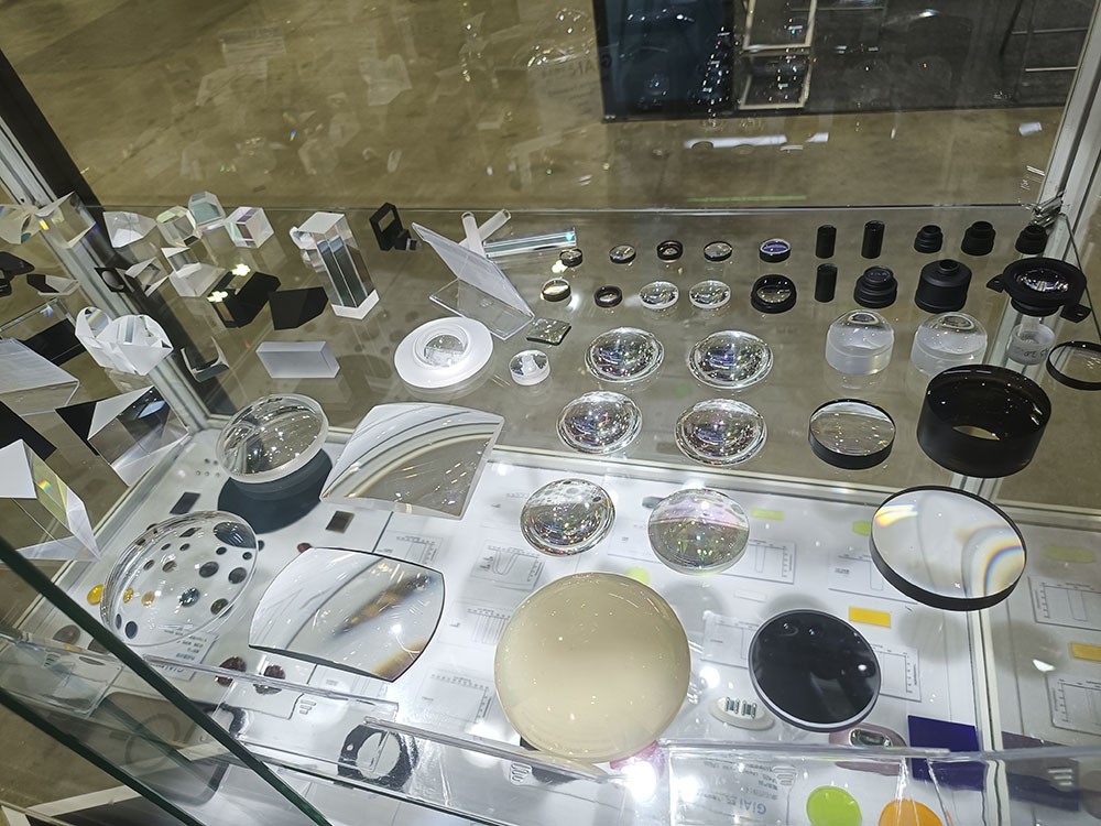 濾光片 激埃特新加坡非球面透鏡展品攝圖